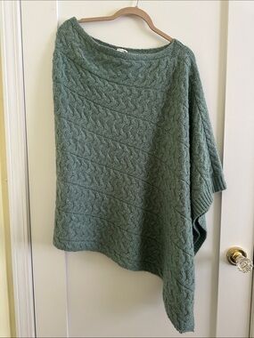 Soft Cable-Knit Poncho Sweater - Green